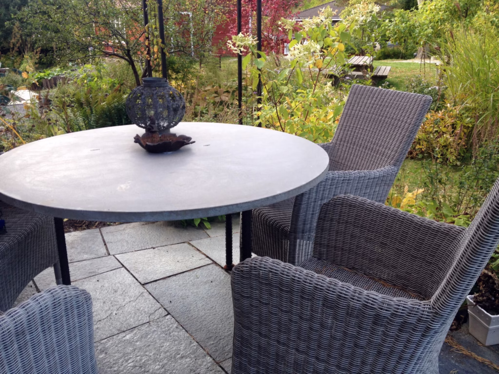 Runt betongbord efter egna mått