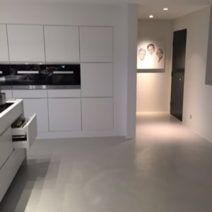 Fogfria betonggolv i kök - microcement golv