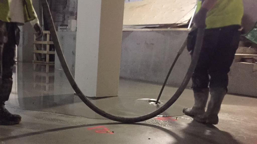 Flytspackling: Golvjämning och värmeslingor med betongexpertis