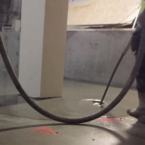 Flytspackling: Golvjämning och värmeslingor med betongexpertis