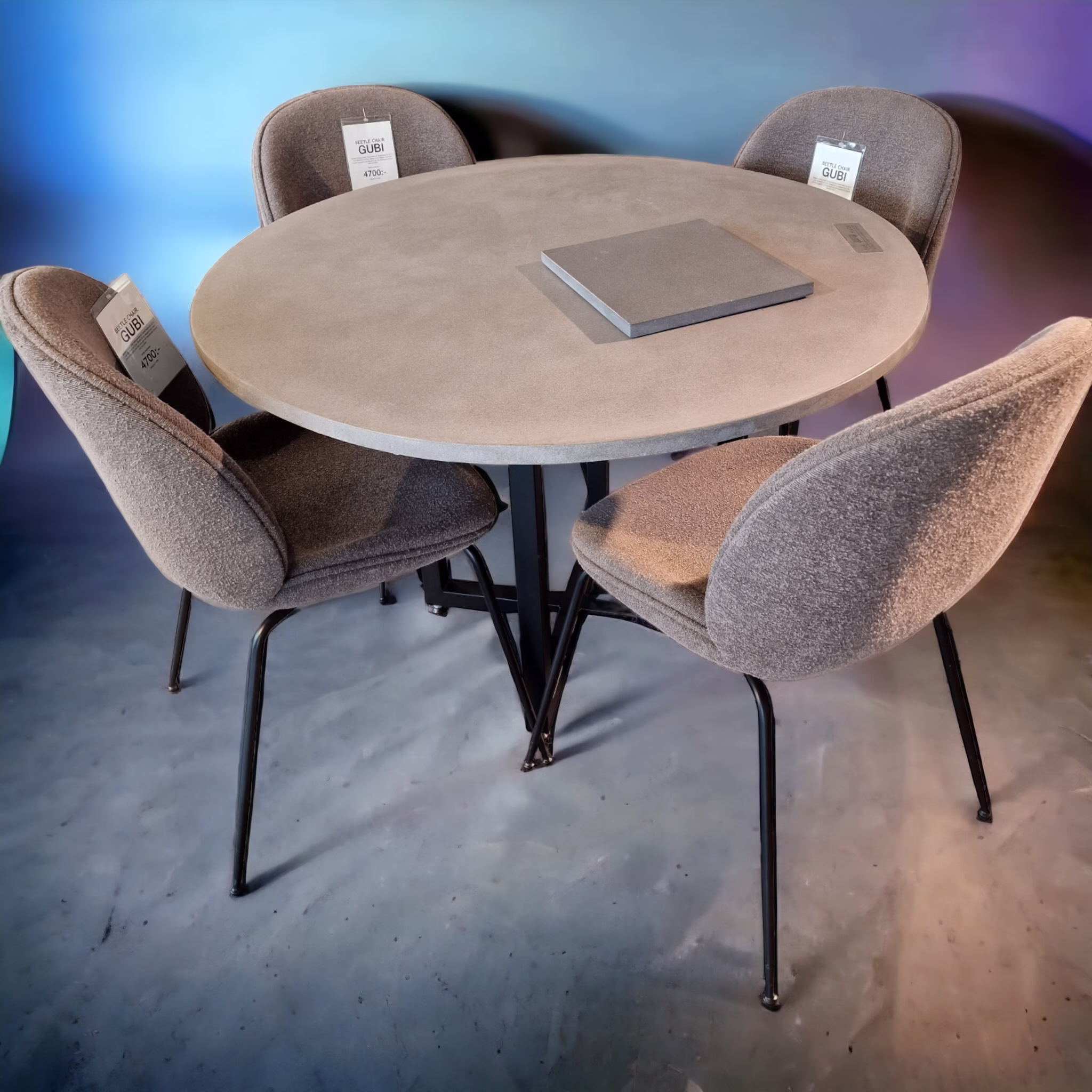 GARNISON - Runt betongbord