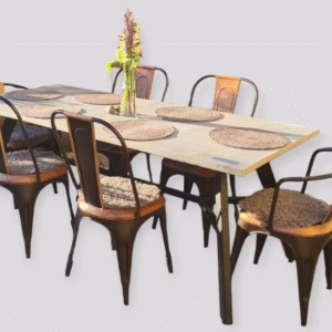 Rånna - betongbord för 4-6 personer